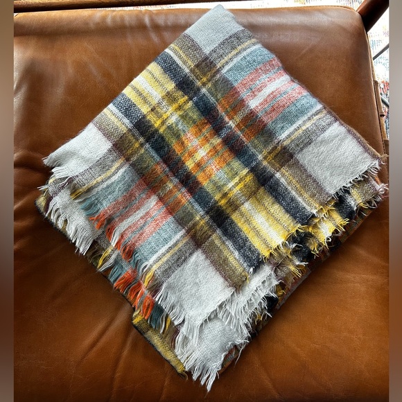 Plaid wrap/throw - Picture 2 of 2